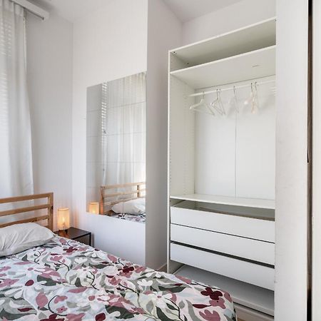 Light Modern Apartment In The Heart Of Antwerpen Bagian luar foto
