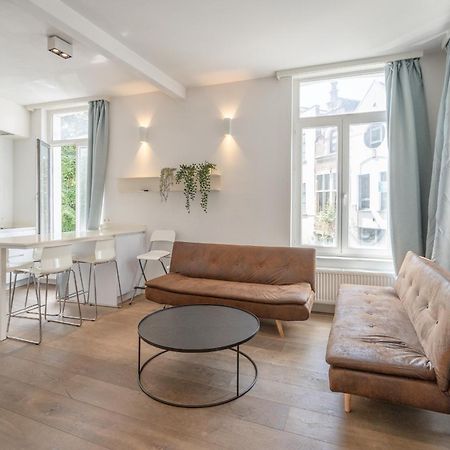 Light Modern Apartment In The Heart Of Antwerpen Bagian luar foto