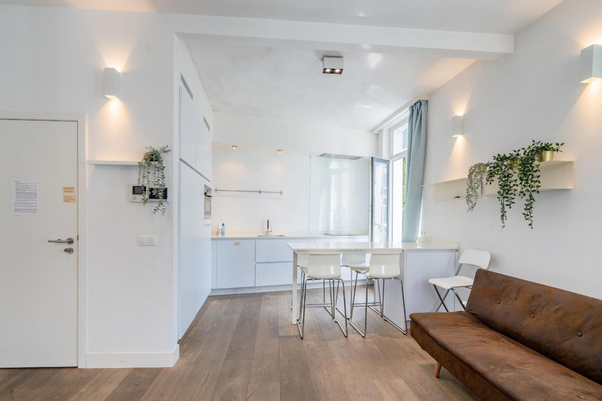Light Modern Apartment In The Heart Of Antwerpen Bagian luar foto