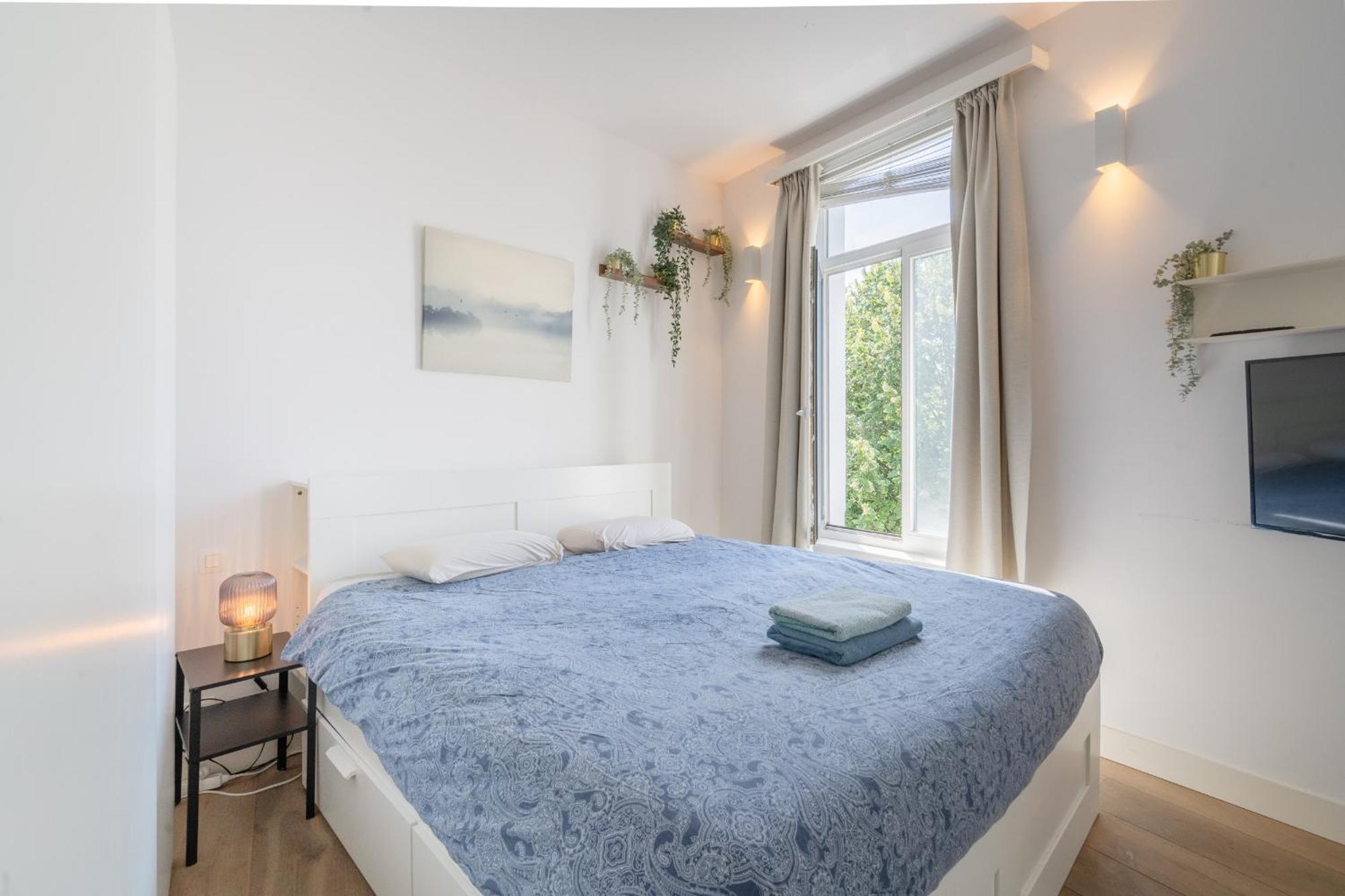 Light Modern Apartment In The Heart Of Antwerpen Bagian luar foto