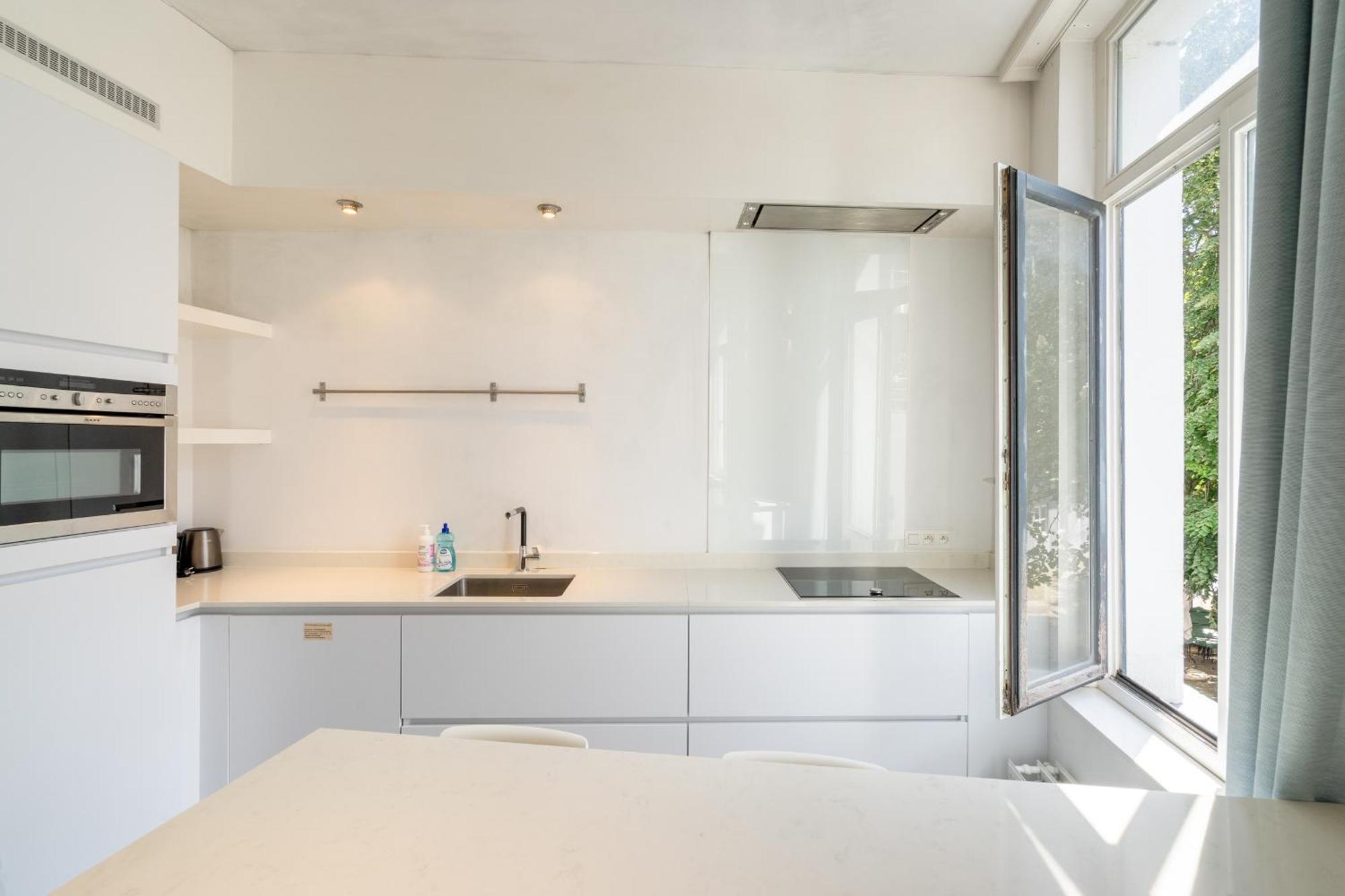 Light Modern Apartment In The Heart Of Antwerpen Bagian luar foto